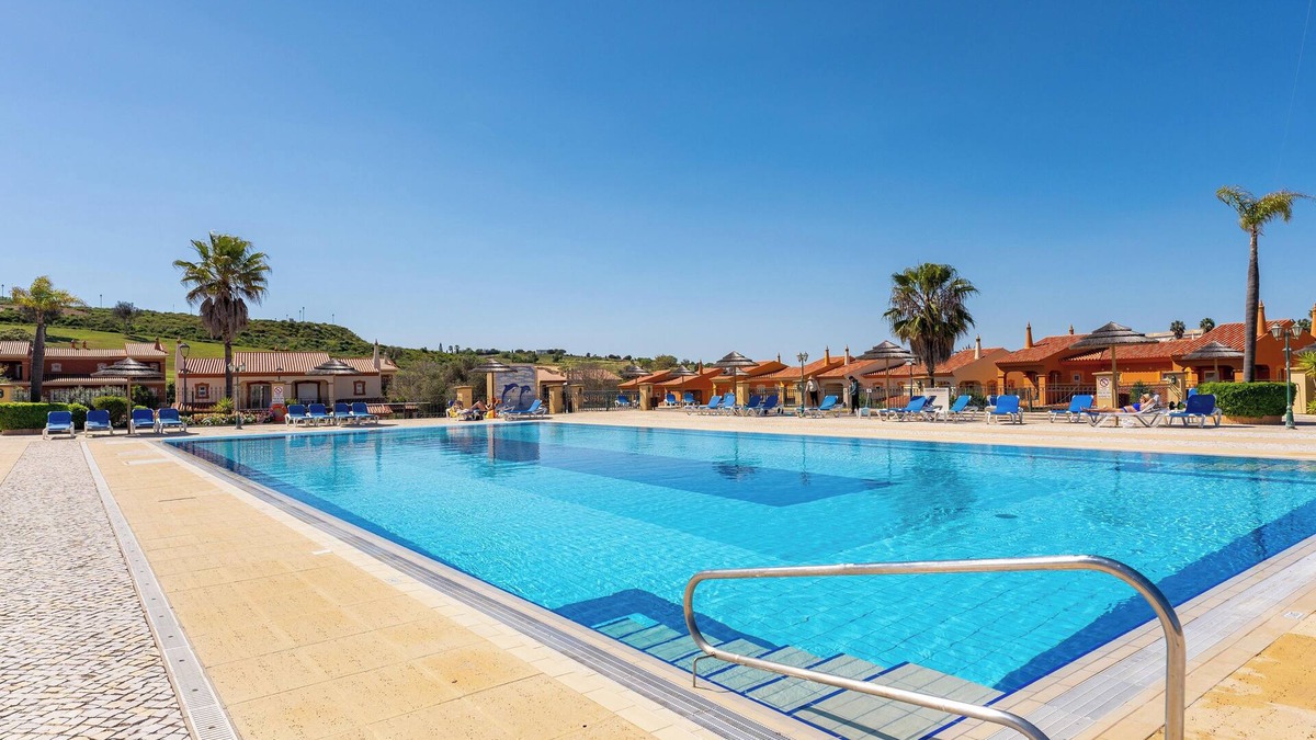 Atalaia House | Private House With Garden, Pool & BBQ
