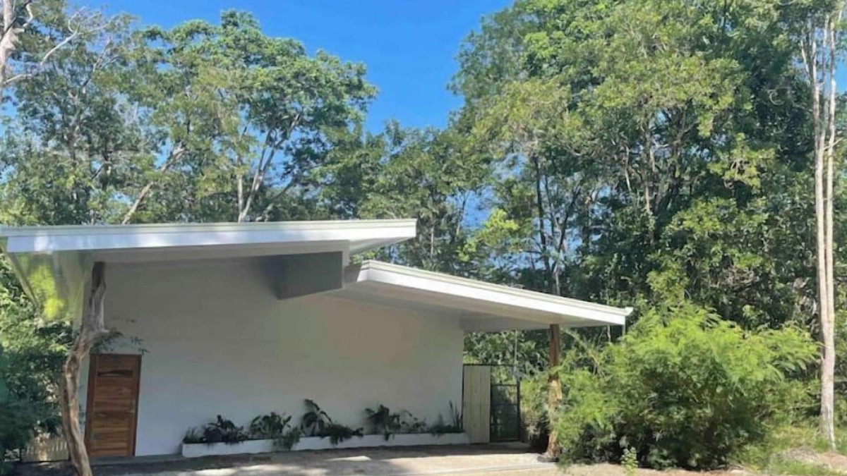 Uvita House | Private & huge modern home on wildlife rich creek.