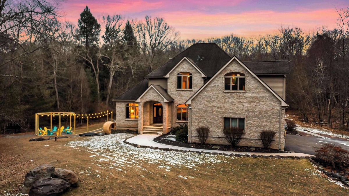 Reeders House | Private In-Ground Pool, Hot Tub, Sauna, Pickleball