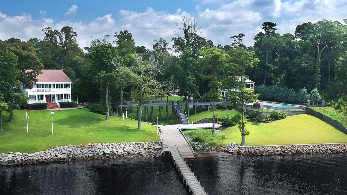 Minnesott Beach House | Private infinity pool, hot tub, tennis/basketball court on the Neuse River!