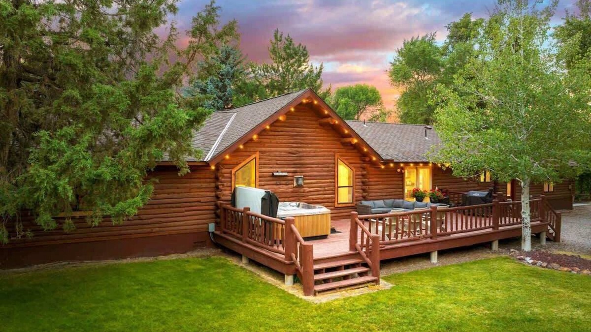 Rigby Cabin | Private Island, Fire Pit, & Arcade