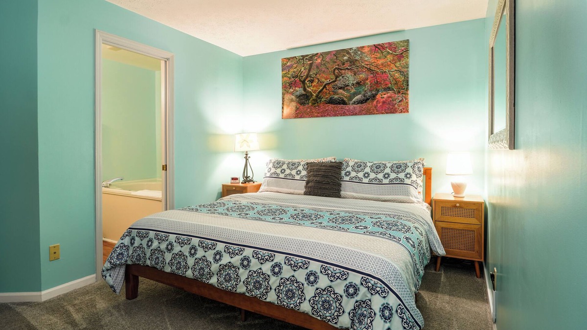Gatlinburg Condo | ⛰Private Jacuzzi 2BR/2BA Condo 15min walk to Downtown, Beautiful Balcony Views!