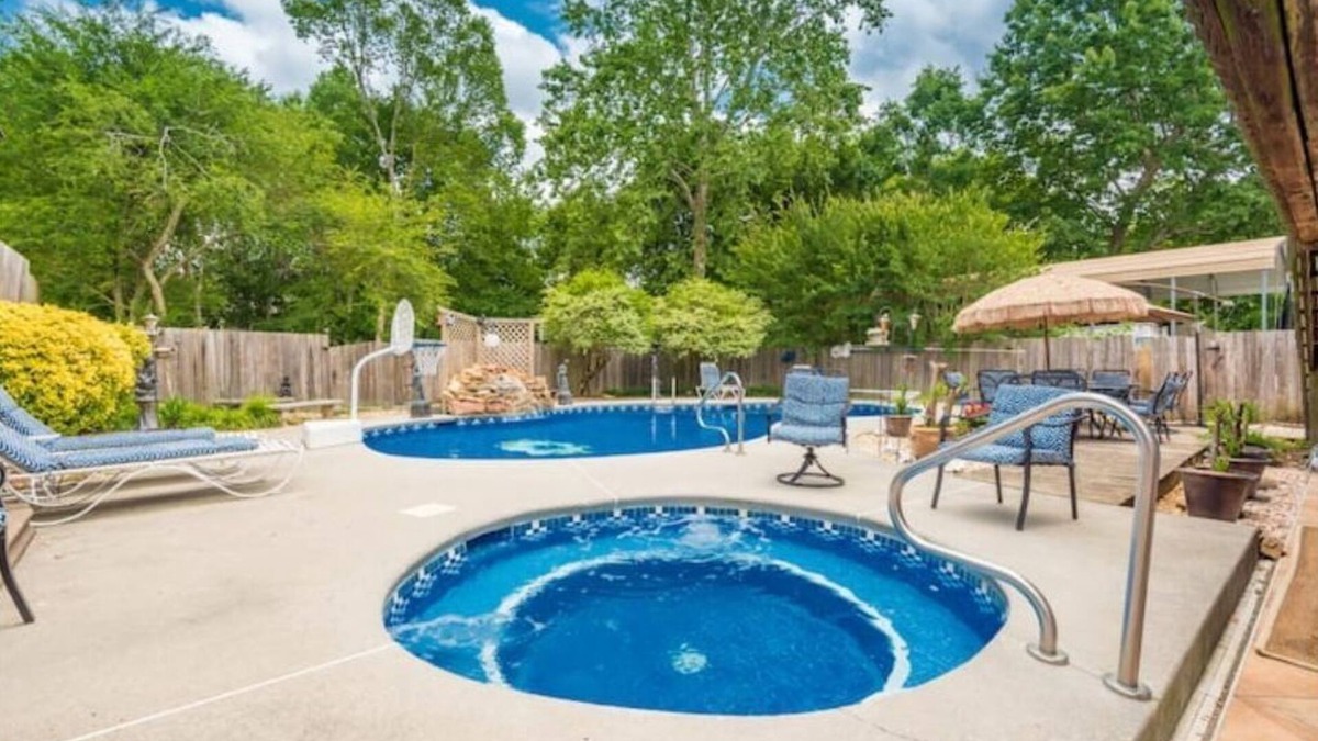 Ashley Oaks House | Private Knoxville Oasis