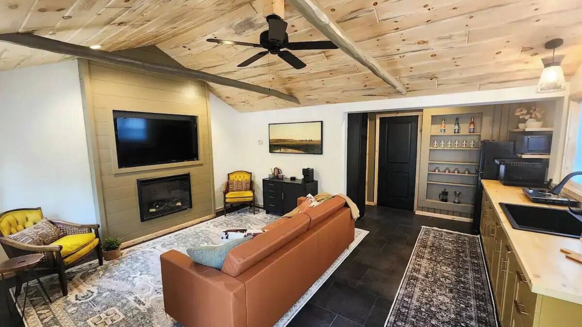 Harrison Cabin | Private lake access-Kayaks-Fishing-Swimming-Board Games-Darts-Corn hole-Wifi-AC