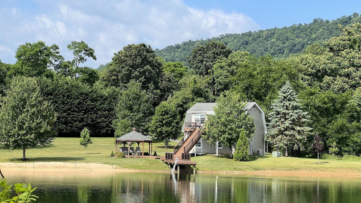 Clear Spring House | Private lake within 1.5 hours of DC and Baltimore!!!