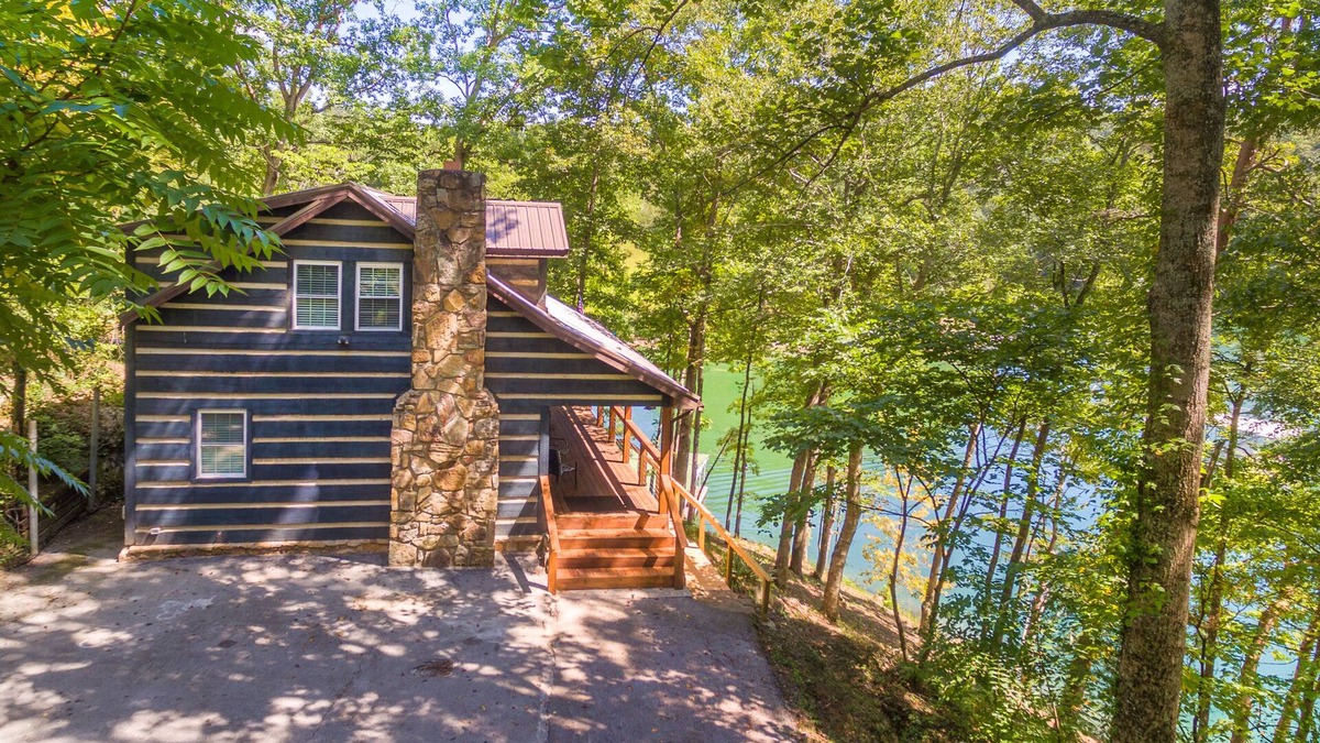 Caryville House | Private Lakefront Cabin within 4 Miles of I-75 and close access to ATV trails