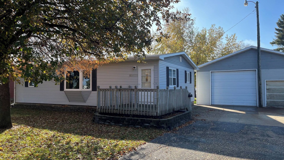 Devils Lake House | Private Lakeside Escape on Devils Lake