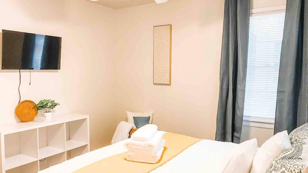 Griffin Heights House | Private Large Bedroom blocks from FSU