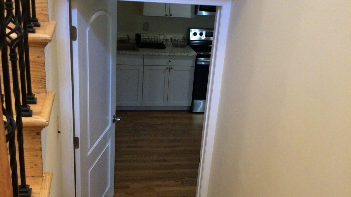 Fairfax House | Private, large suite close to DC,GMU,Inova ,metro.