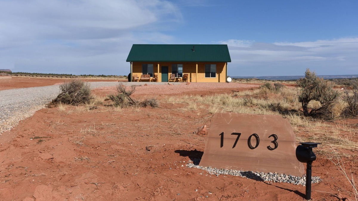 Kanab Cabin | Private location, 2 Bedroom, 2 Bathroom, Full Kitchen, Living & W/D. Sleeps 6