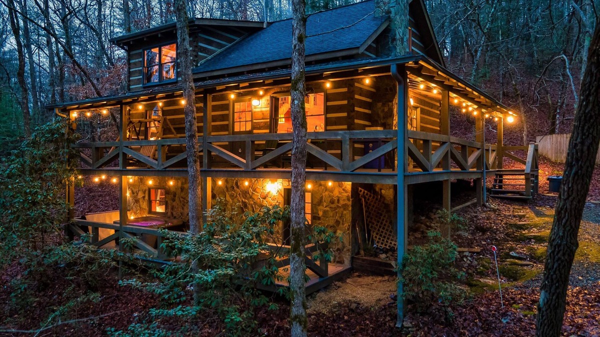 Dial Cabin | Private Log Cabin Near Aska Adventure Area!