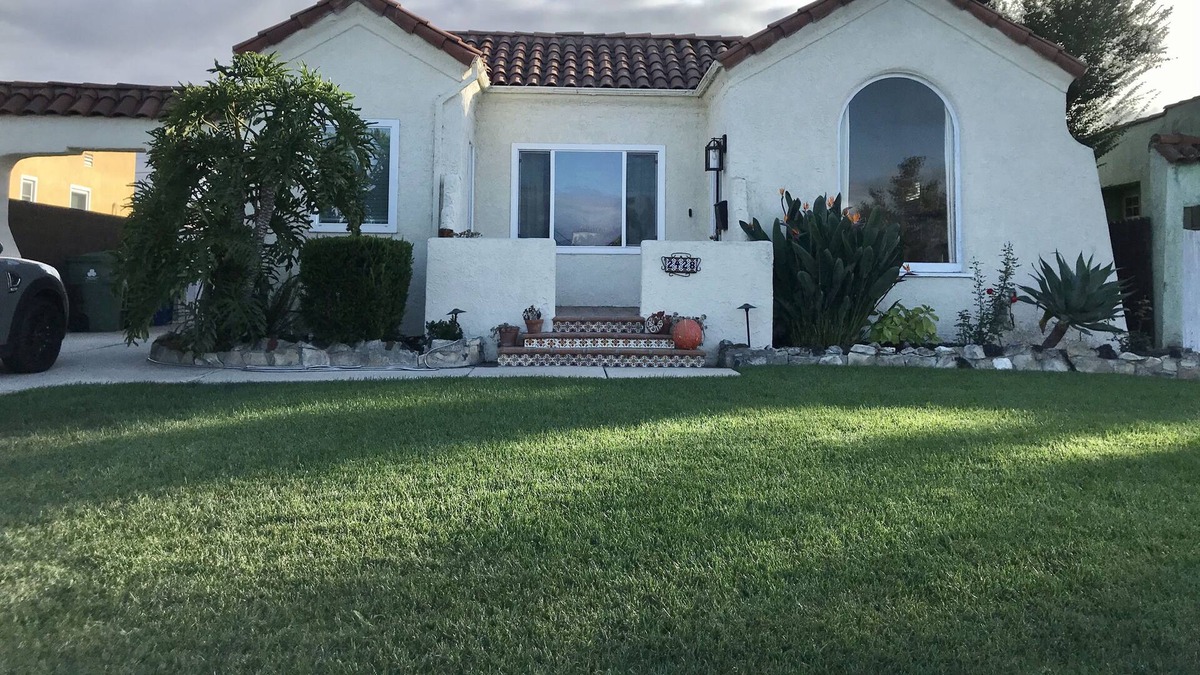 Park Mesa Heights House | Private Los Angeles Spanish Bungalow minutes from SOFI Stadium, Forum, and LAX