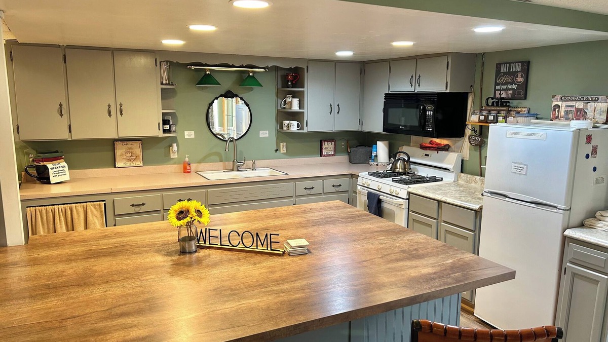 Marseilles Apartment | Private Lower Apt & Short Term Stay-Dog Friendly!