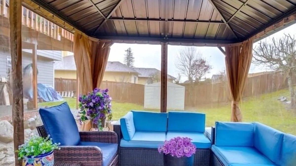 Graham House | Private Lower Level 1 Bed. HotTub,Sauna,Gym
