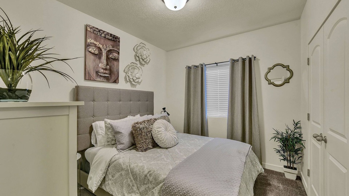 Clearfield Apartment | ⭐️ Private Luxury Apt ⭐️ Fast WiFi ⭐️ 4K HDTV ⭐️ Hill AFB