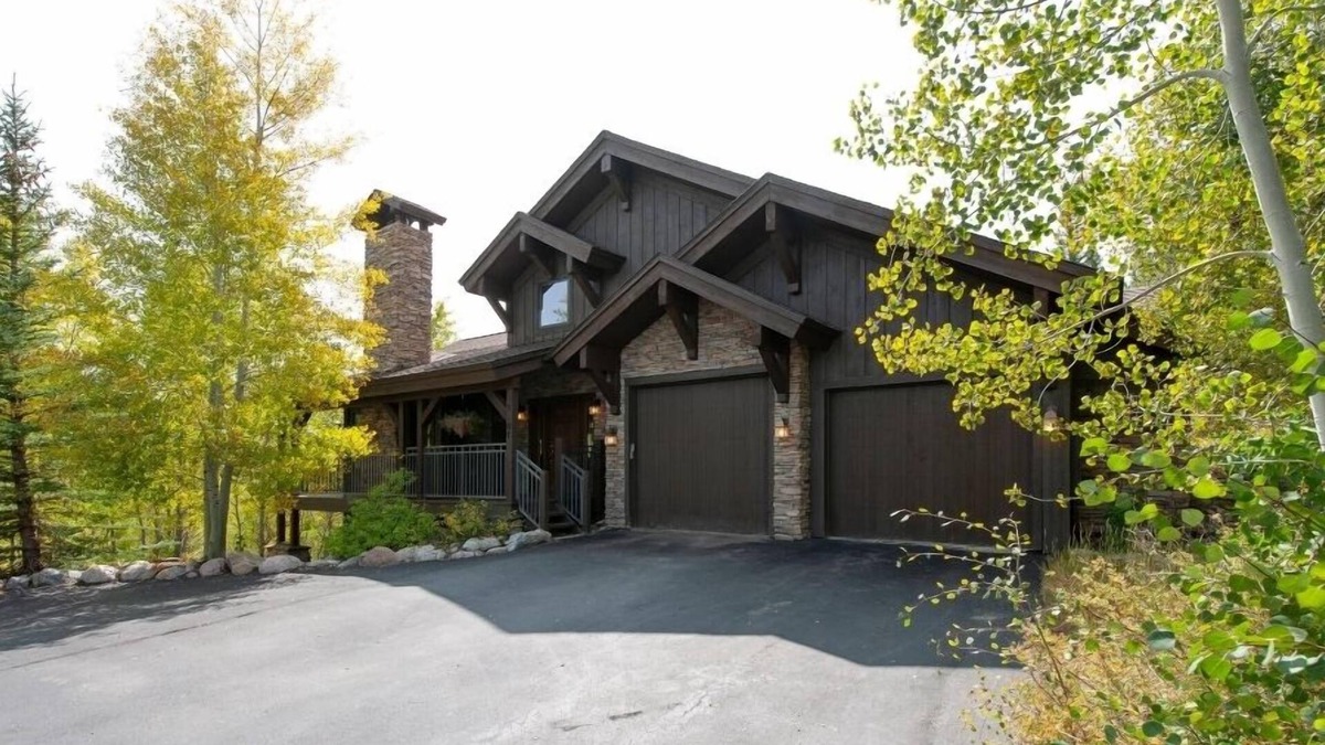 Three Peaks House | Private Luxury ~ Hot Tub, Pool Table, Secluded in Aspens