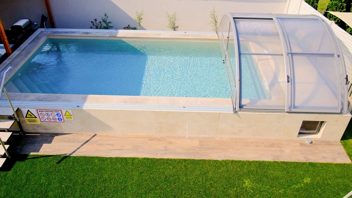 Balatonkeresztur House | Private Luxury Apartment - LuxViln- Private Pooln- Whole Housen- E-Car Charging