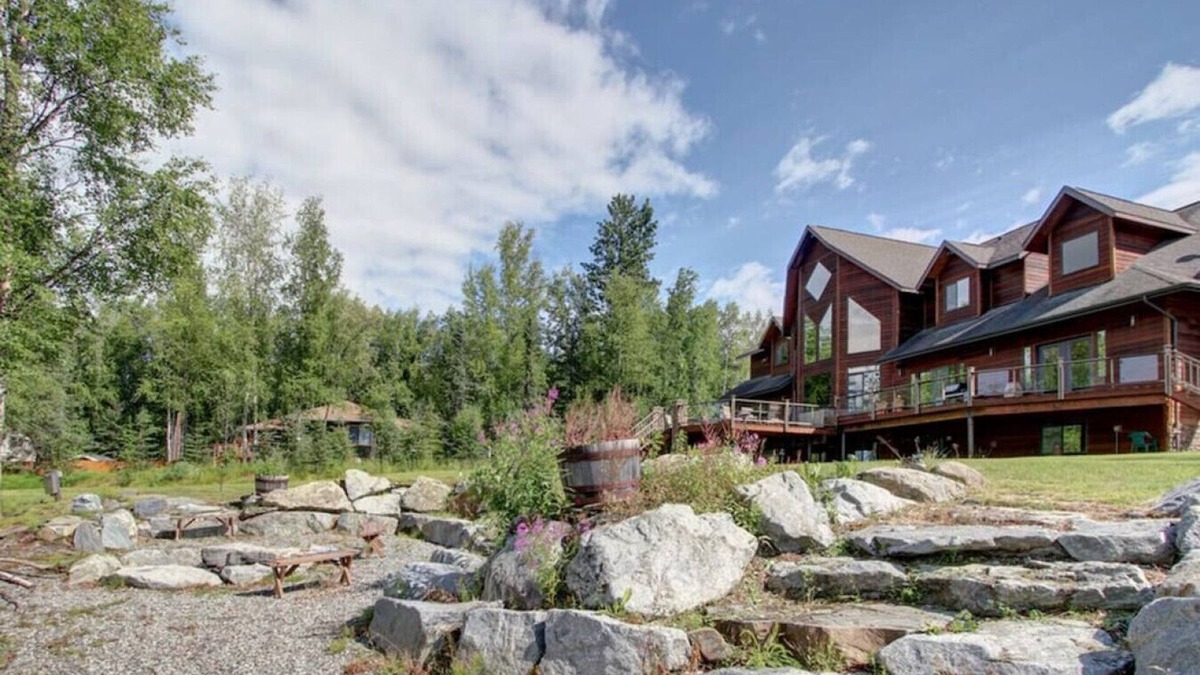 Big Lake Apartment | Private Luxury Lakeside Apartment