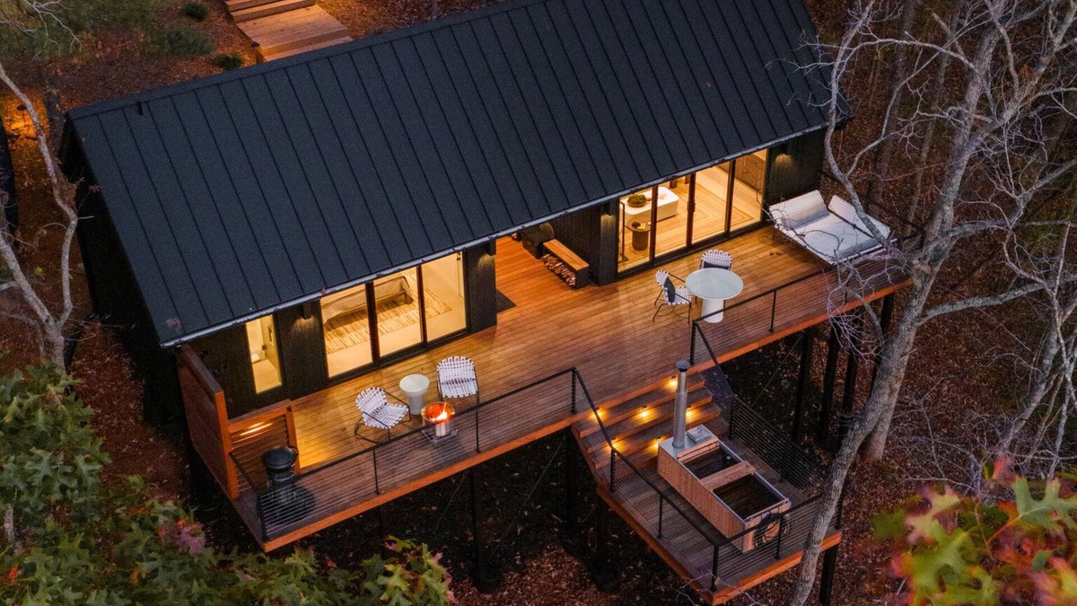 Dawsonville Cabin | Private Luxury Romantic Getaway near Dahlonega with Hot Tub and Trails
