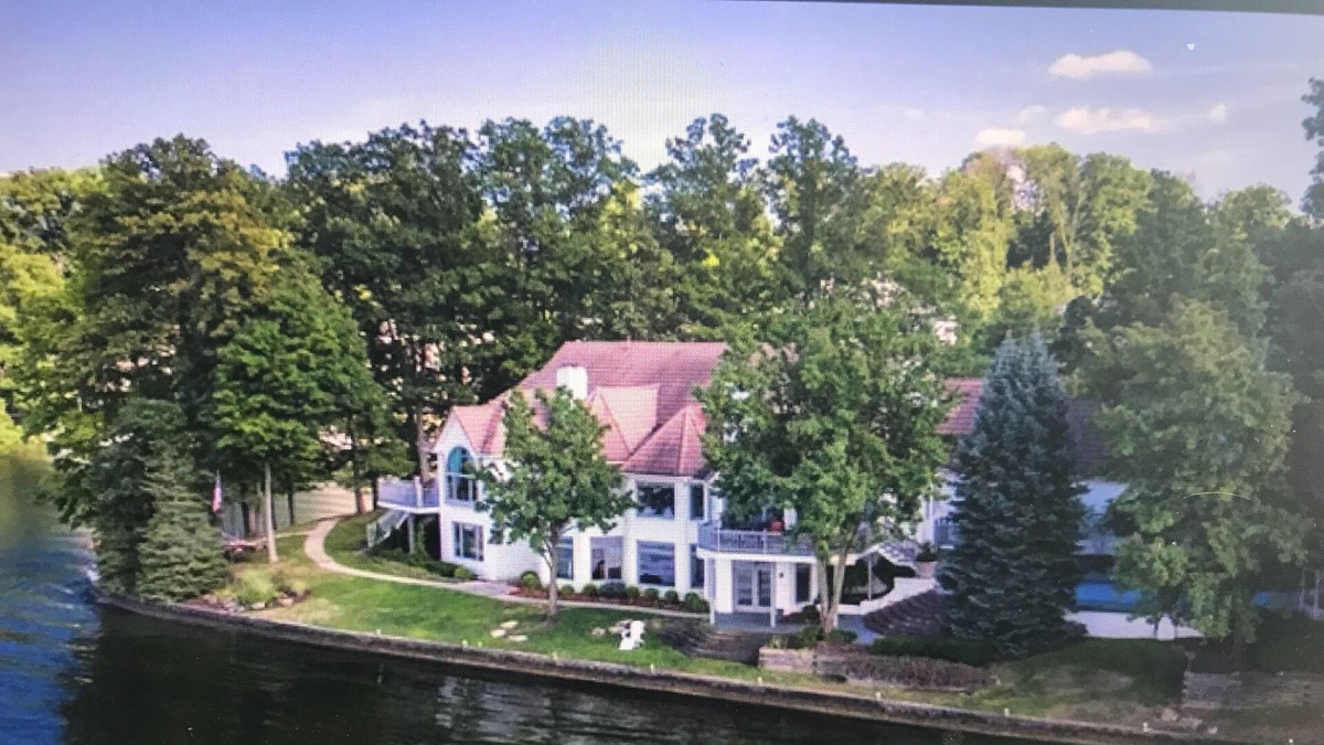 Maxwell House | Private Mansion on Geist Lake / Reservoir: NE Indianapolis - no neighbors
