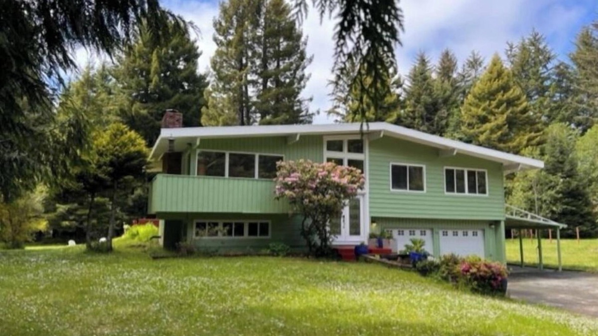 Bertsch-Oceanview House | Private mid-century modern hideaway in forest near the river and sea.