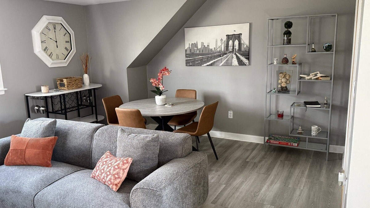 North Lindenhurst Apartment | Private Modern 2-bedroom Gem in delightful Lindenhurst