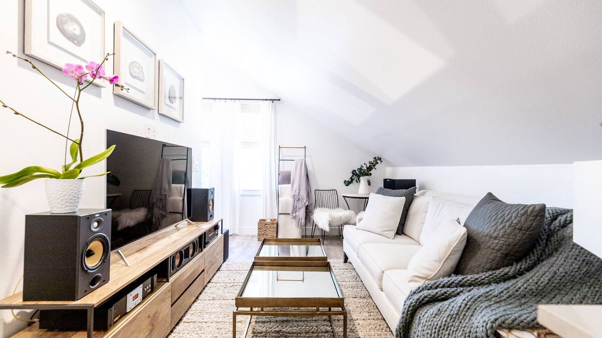 Whittier House | Private modern carriage house in Downtown Denver