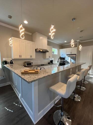Cedar Creek House | Private Modern Urban Retreat