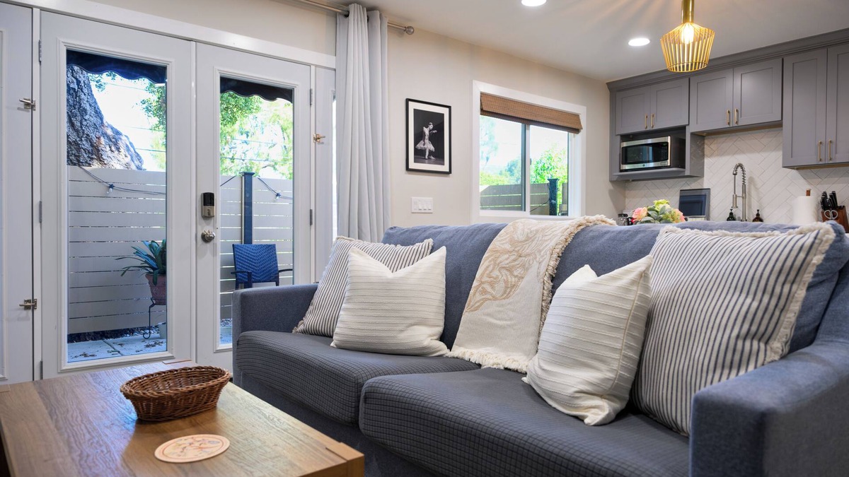 Bonita House | Private North Glendora Suite – Peaceful & Scenic SoCal Retreat Under Giant Oaks
