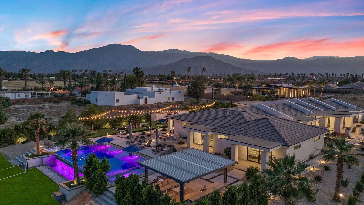 Indio House | Private Oasis: 9 BR, 15 Bed, 45 ft pool, 9-hole Golf, Grass Volleyball, Gameroom