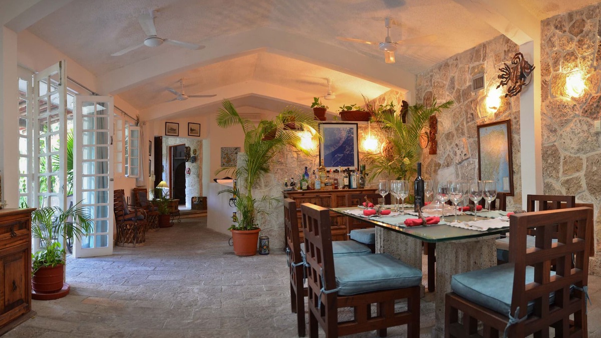 Colonia Centro House | Private Oasis - Luxury 3BR/3BA Villa with Garden and Pool