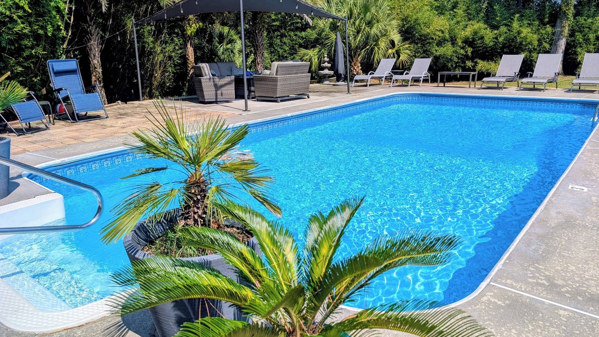 Whitemarsh Island House | Private Oasis w/Pool, Hot Tub & Bar - 15 Min to Savannah & Tybee Beach