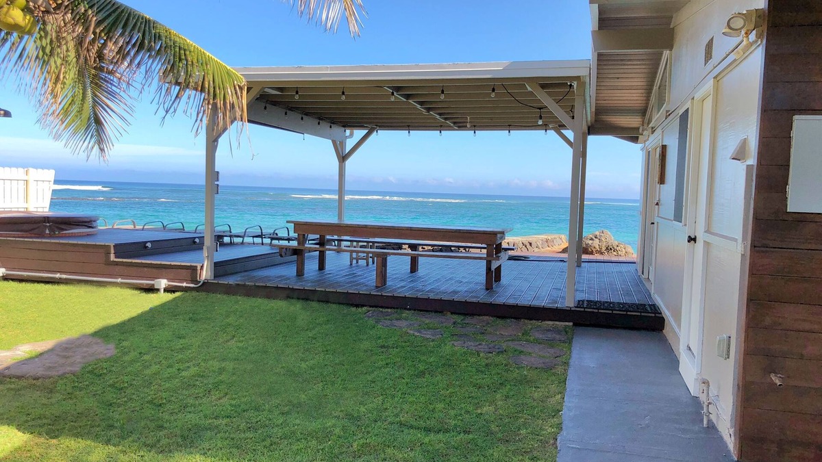 Waialua House | Private Oceanfront Hot-Tub Mini-Resort North Shore O’ahu