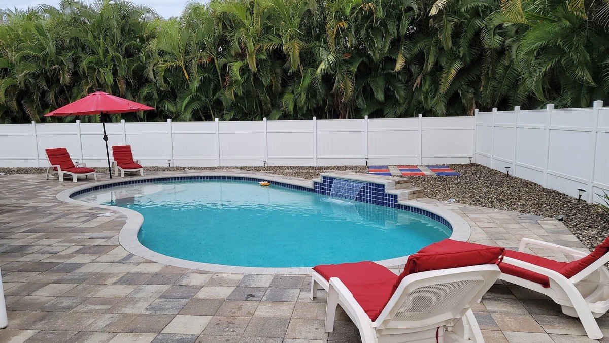 Biggar House | PRIVATE PARADISE ESCAPE HEATED SALT WATER POOL