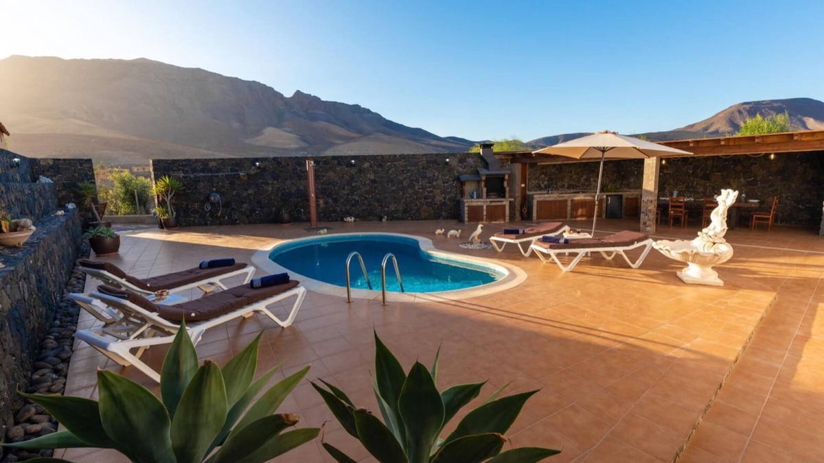 Tuineje Villa | Private Paradise in Fuerteventura · Pool, Barbecue, and Dream Beaches