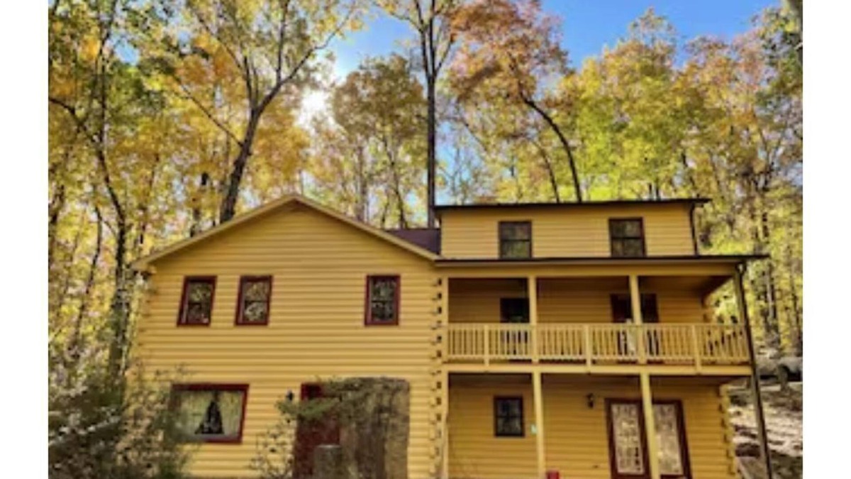 Haymarket House | Private paradise in the mountains less than 50 minutes from DC.