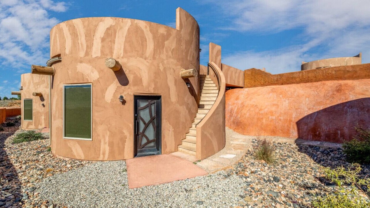 Virgin RV Rental | Private Pet Friendly Cliff Dwelling With King Bed