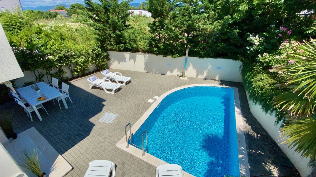 Silo Apartment | Private pool and Mediterranean garden apt Mia
