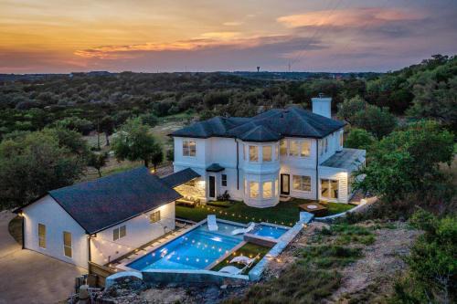 Austin House | Private Pool Backyard BBQ Grill Luxurious Home