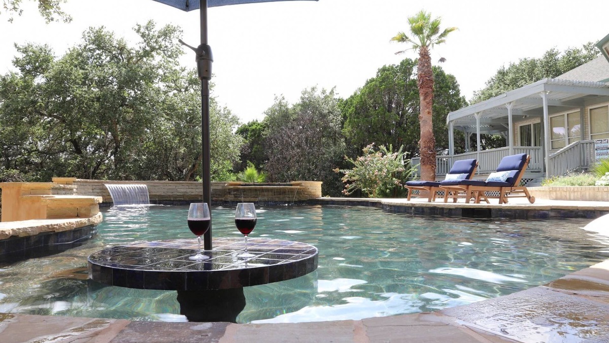 Lakeway House | Private Pool, BBQ, Hot Tub, Wrap-around Porch, Sun Room - 2 Homes and 2 Master Suites