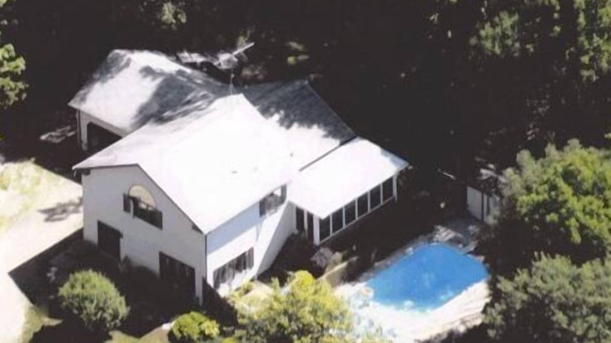 Lake Michigan Beach House | PRIVATE POOL, close to Public Beaches, Wineries, Golf Courses, Fishing,Boating