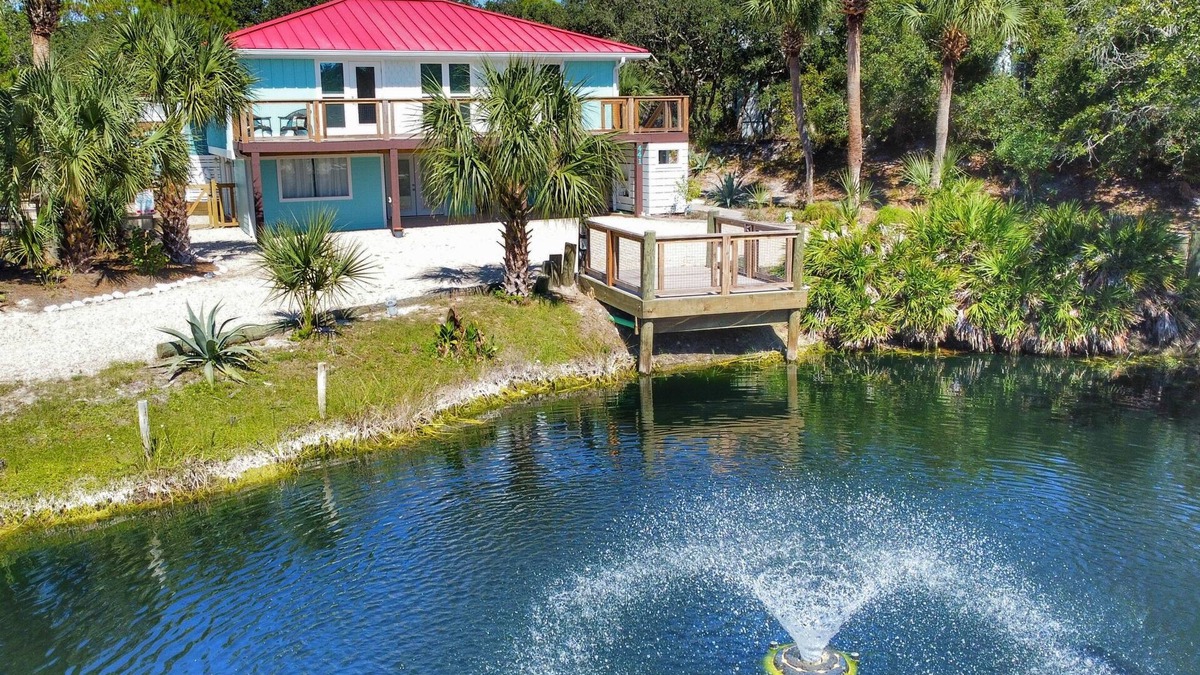 St. George Island Cottage | Private Pool! Easy Beach Access- 2 FREE BIKE RENTALS INCLUDED WITH YOUR STAY!