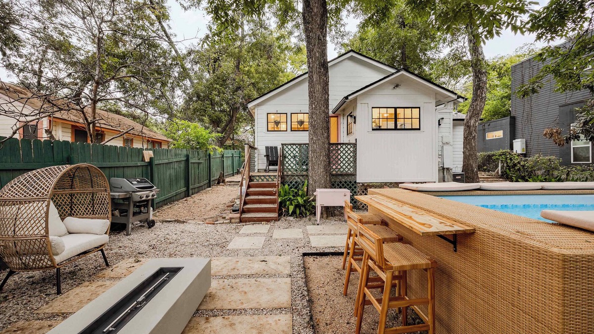 East Cesar Chavez House | Private Pool & Fire Pit, Downtown Holly District
