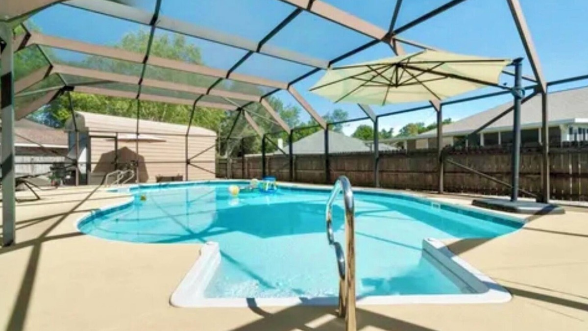 Milton House | Private Pool-Fish Cleaning Station- Convenient Location to the Beaches