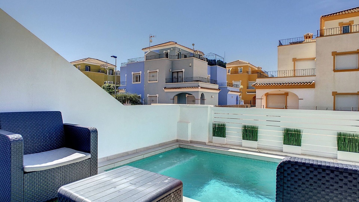 San Javier Ski Chalet | Private pool, games room, wifi, Netflix