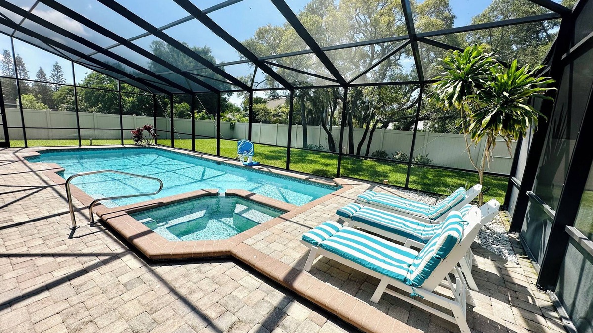 Palma Sola House | Private Pool Home 4 bd 3 ba with 2 King Master Suites Sleep 10 near AMI and IMG