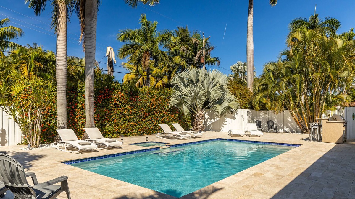 Hollywood Lakes House | Private Pool House 1mile from beach