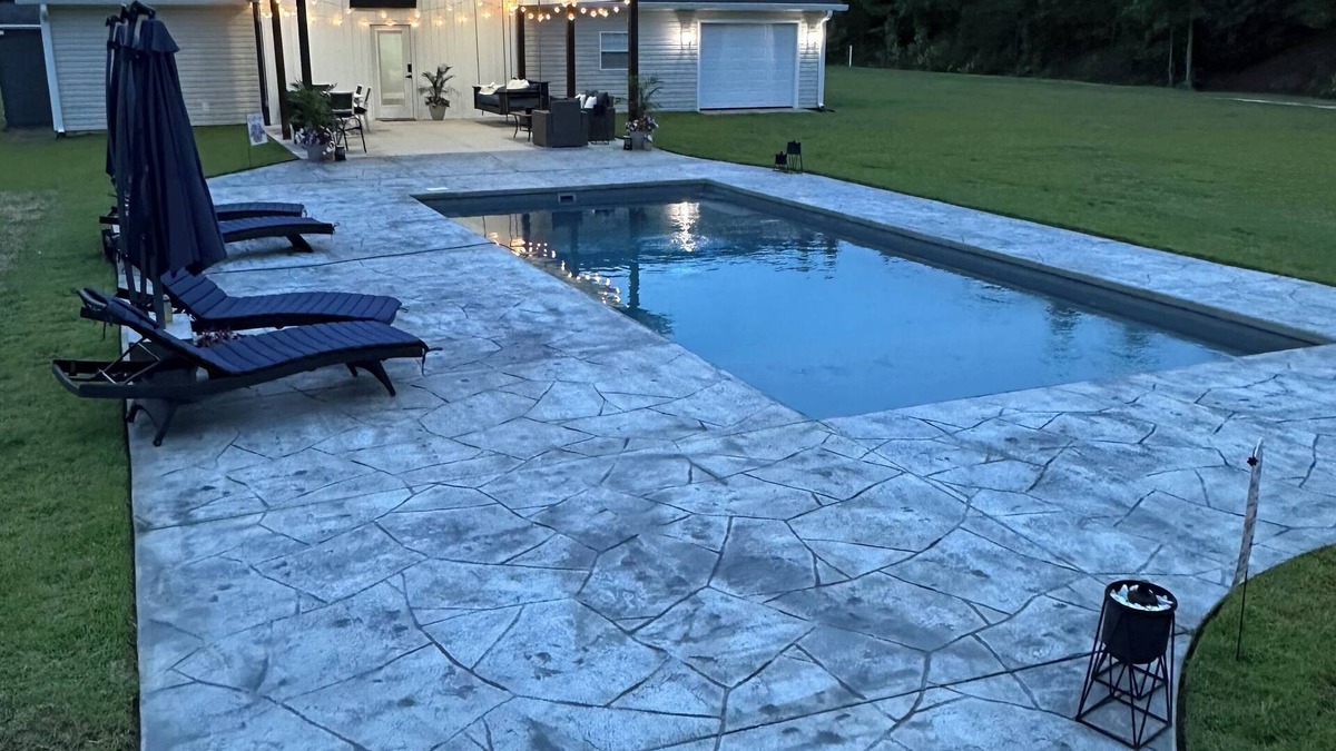 Floyd Dale House | Private Pool house in Mullins