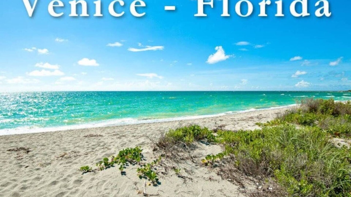 Golden Beach House | Private pool House with Fountains & Beach Walkable