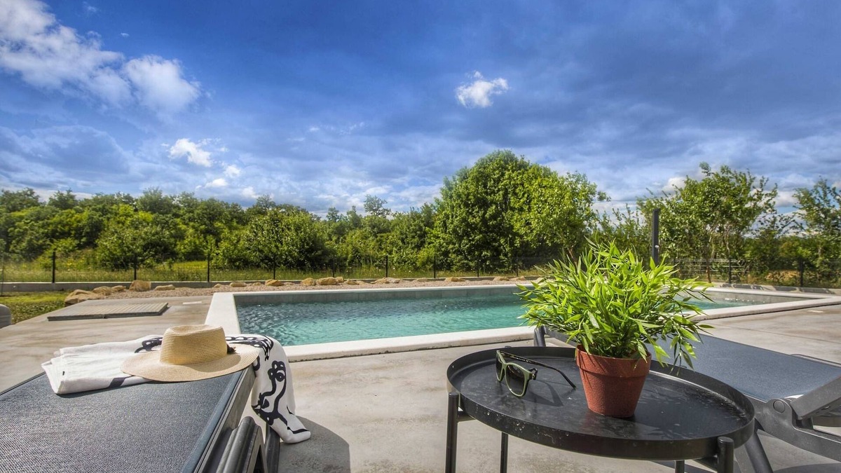 Ripenda Verbanci Apartment | Private Pool with Relaxing Nature View - Apt Mirna